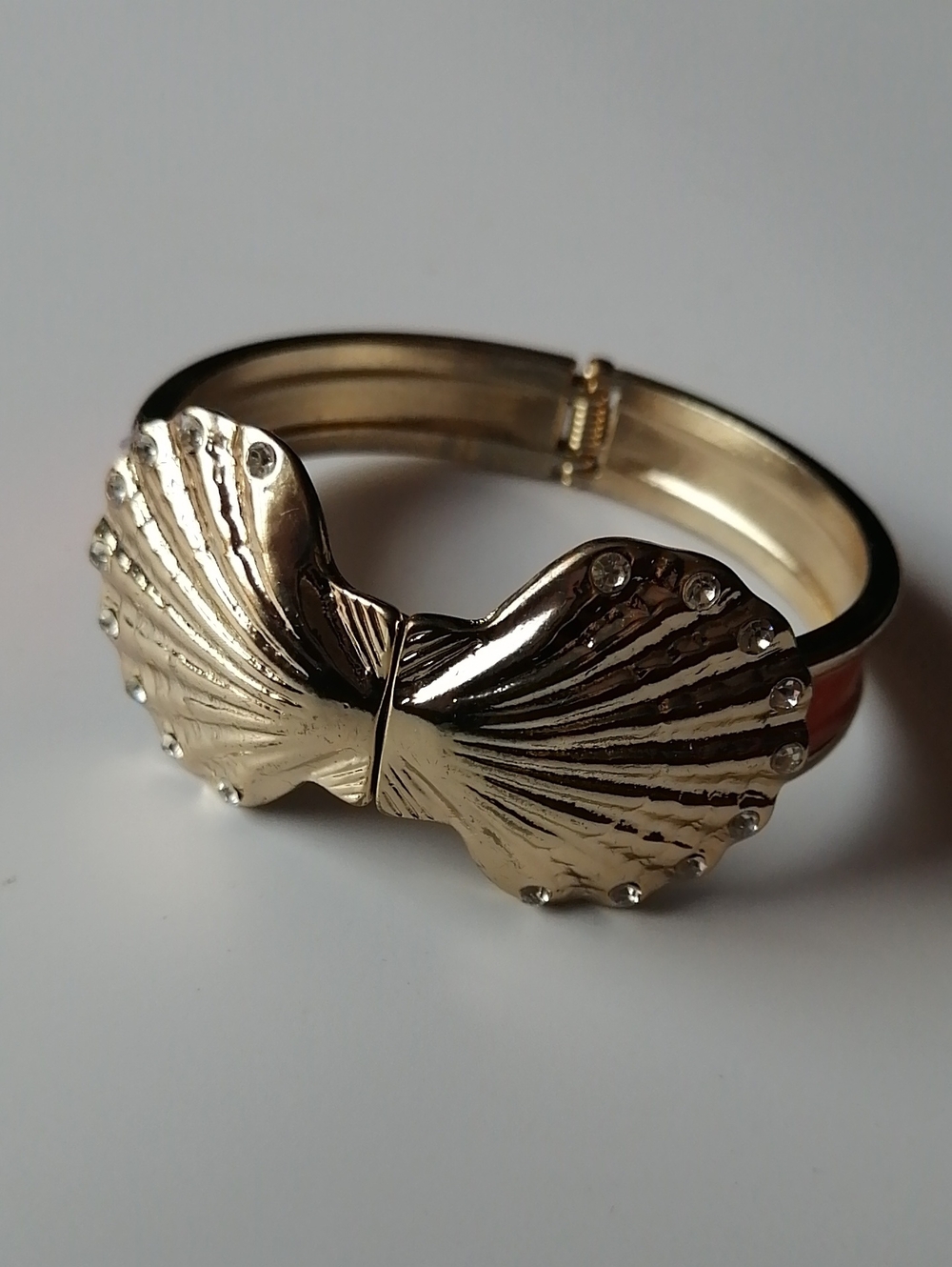 Vintage Goldtone Shell Bow Clear Rhinestones Hinged Bracelet
